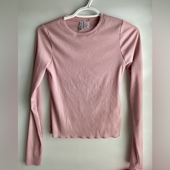 💖(2 for $15)💖 H&M Pink Ribbed Long Sleeve Top - Picture 2 of 4